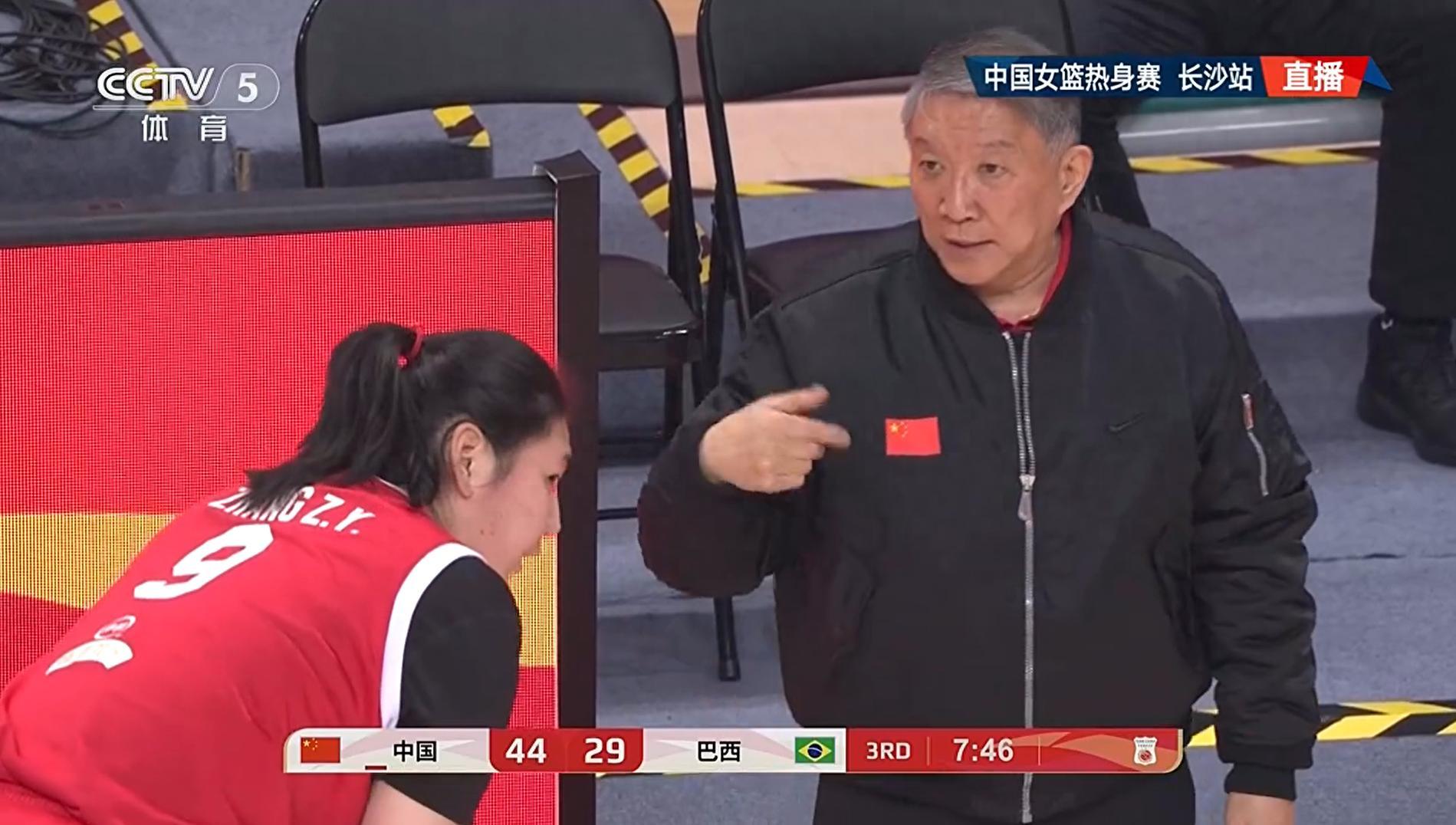 世界杯官方直播软件下载-女篮后卫线没人可用！三人7中0，险遭逆转，球迷：速召武桐桐回来