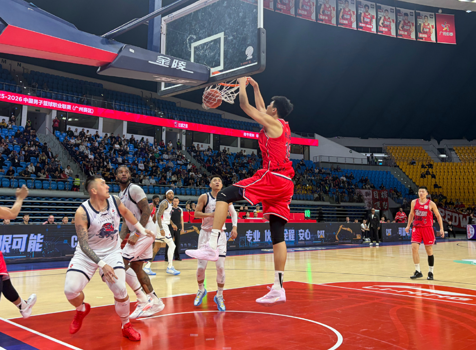 世界杯比赛直播地址-17+10+4帽！徐昕爆了！护框碾压，进攻完美终结，把山东打绝望了